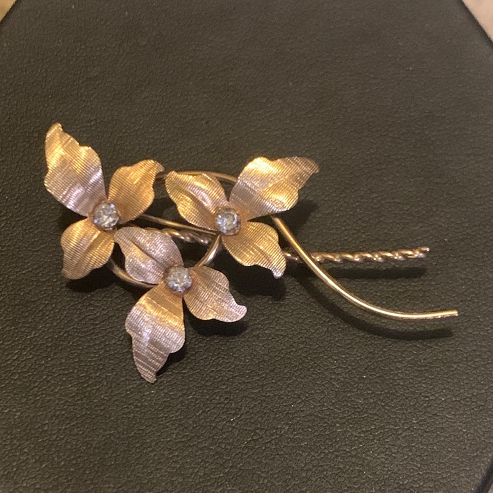 Van Dell Flower Brooch-Vintage